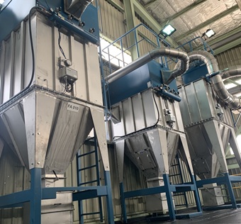 Indoor or outdoor dust collector installation